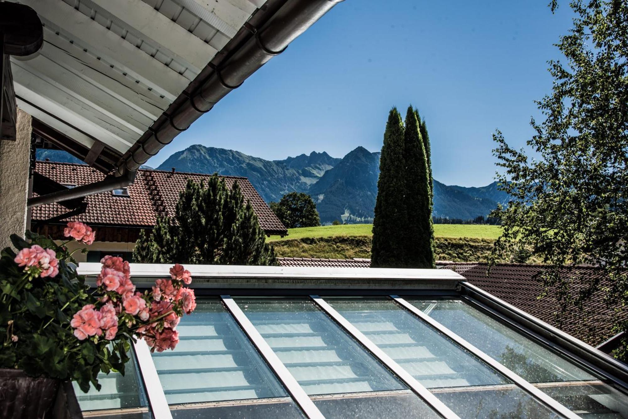 Haus Susanne - Top-Ferienwohnungen - Sommer-Bergbahn Inklusive Obermaiselstein Exterior photo